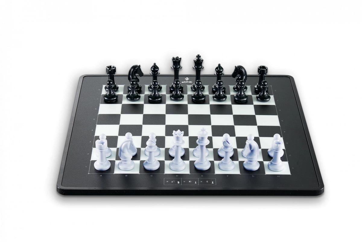 Electronic Chess Set for Solo Play
