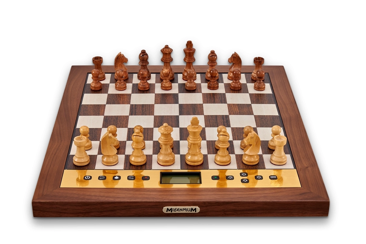 Electronic Chess Game to Play Against the Computer